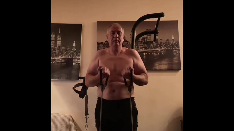 Alex Igogo: Những gì bạn nhìn vào