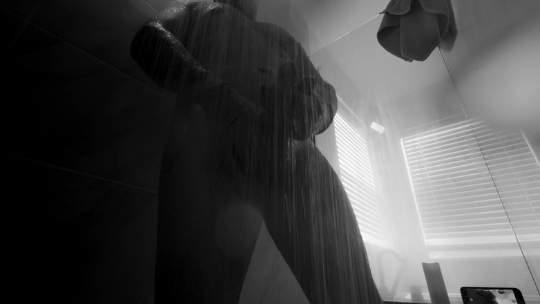 Ivan the Pleasure Dom: Гетеро женатый мужчина трахает дилдо в душе (часть 1)