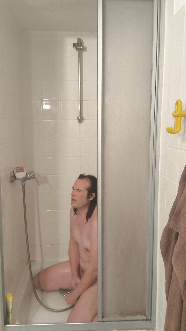 JanineLang: 샤워하고 오르가즘까지 자위