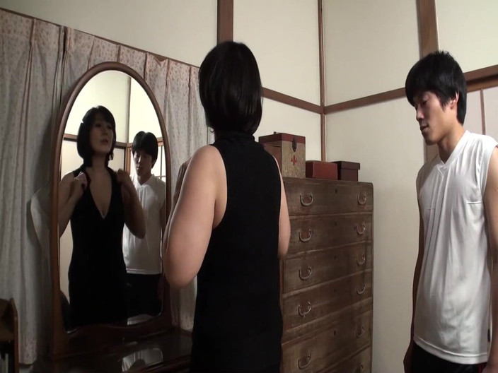 Raptor Inc: 少女在色情片中看到他的继母时成年