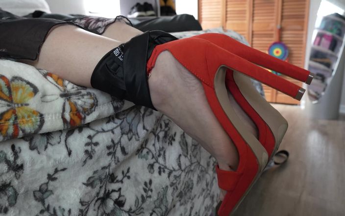 Hidi Heaventoosh: Gambe legate insieme
