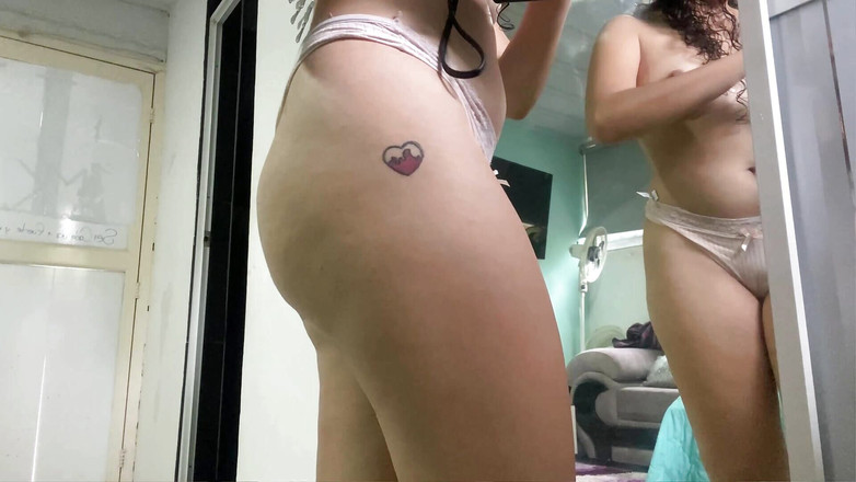 MiaSaintLove: Camera înregistrează sora mea vitregă pregătindu-se să iasă cu iubitul ei...