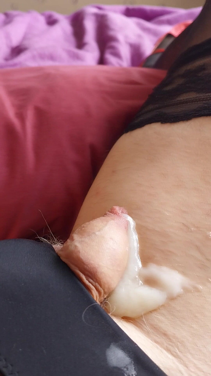 Cindy Belfast: Pequeño clítoris se corre en lencería nueva