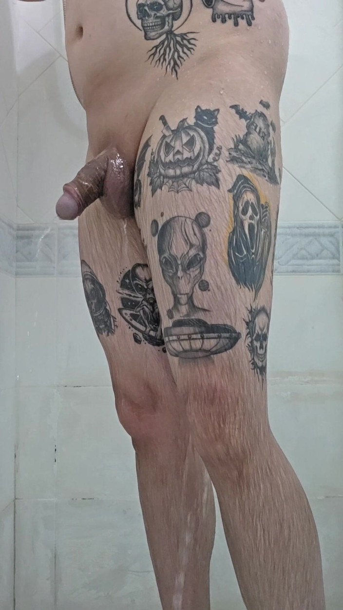 Lkdick8: 胖胖被抓到在淋浴时手淫