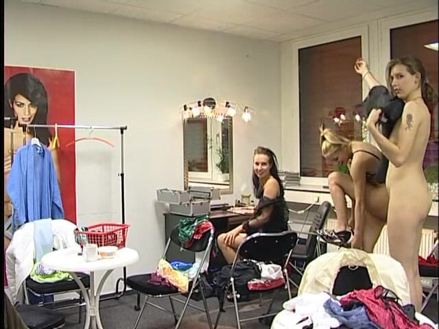 Lucky Cooch: Amazing vintage babes behind the scenes