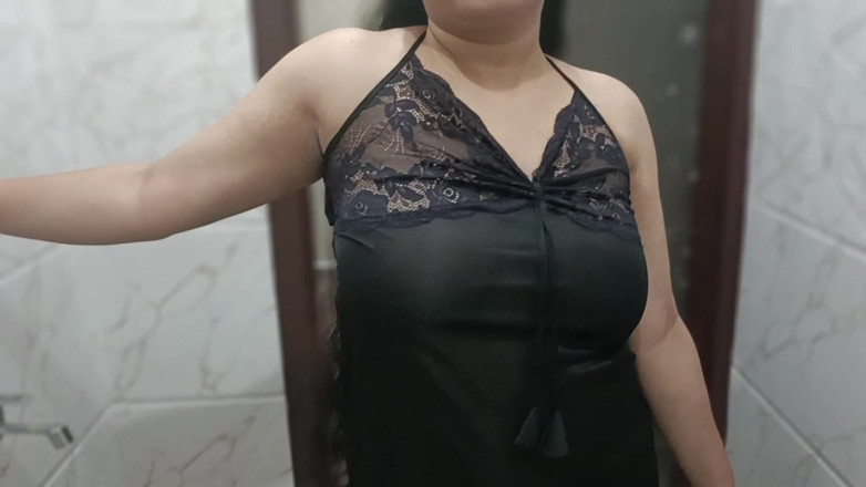 Sexgarl84: Indische vrouw pijpbeurt en Chudai op zijn hondjes met cumshot...
