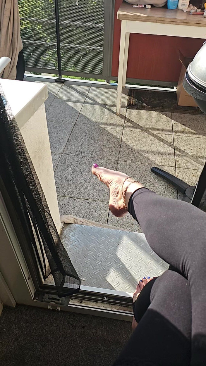 Chrissy Feet: Faccio eccitare i miei vicini.