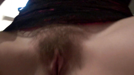 6-movies: Prstění mladé chlupaté kundičky v kuchyni