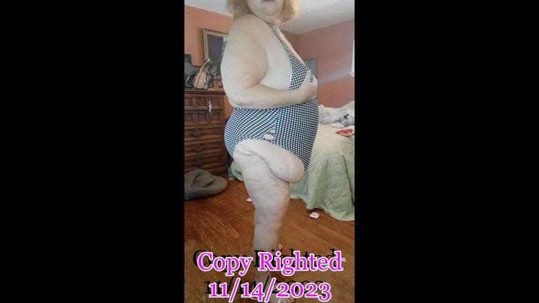 BBW nurse Vicki adventures with friends: いたずらな熟女看護師ヴィッキートライの新しい服パート2