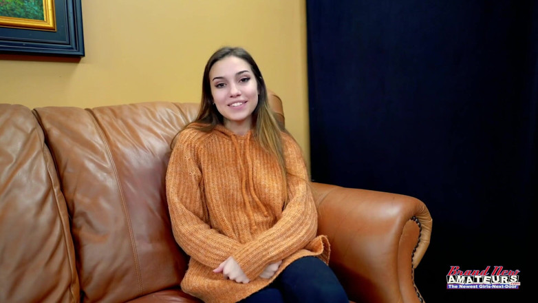 Brand New Amateurs: Mi linda amiga colegiala engaña a Kataljna Kittin para comer...