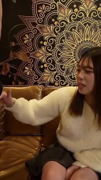 간사이 바이브. 몇 년 후 돌아온 날씬한 미녀, 깊은 격렬한 만남에서 센세이션에 압도