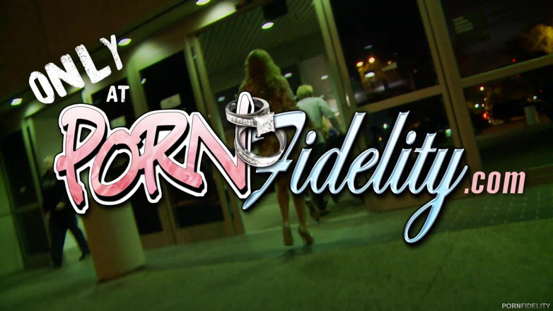 Pornfidelity: Райан приводит свою беременную шлюшку поиграть с Келли
