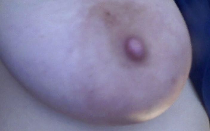 Sexy Milf: Big boobs bouncing