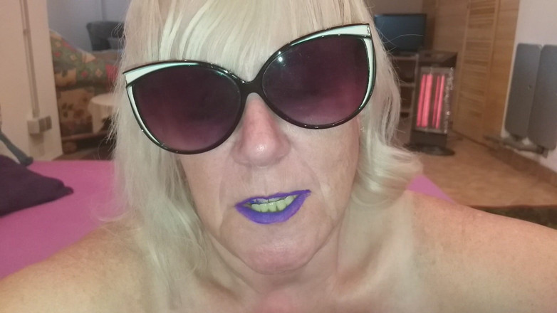 PureVicky66: Sexy babička se těší na šukání prsou