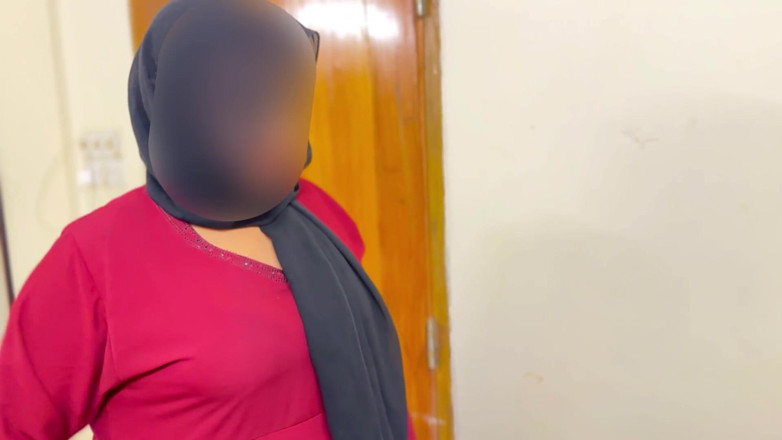 Aria Mia: Femeie arabă frumoasă servitoare de la hotel care îmi curăță camera și îi...