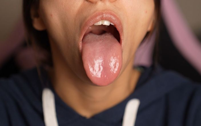 Pantera Nika: Fétiche de la langue longue et fétiche des uvules