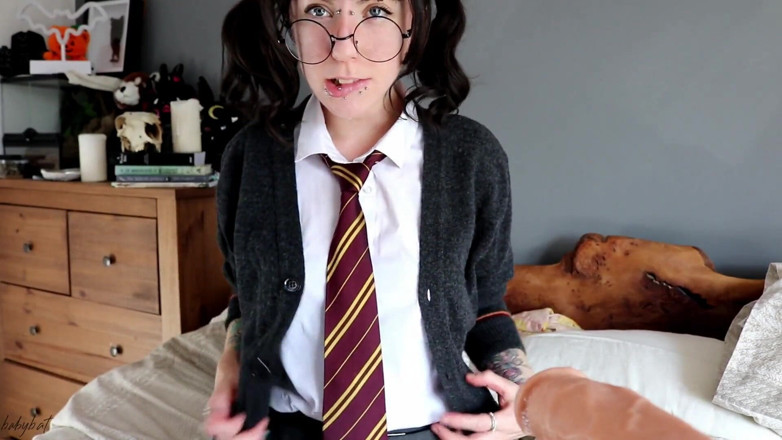Fetpup: Gryffindor girl sucks teachers dick