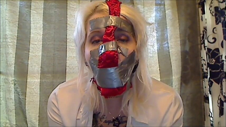 Selfgags classic: Еще одно унижение с порочным кляпом от профессиональной домина Ivy Thornton!