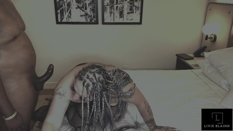 Livie Blainn: Urut Kaki Saya Dan Saya Akan Berikan Anda Layanan