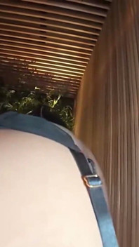 I Cup Gravure Star se met à l’eau dans une chambre vip de luxe. Son énorme buste rebondit grâce à un creampie féroce