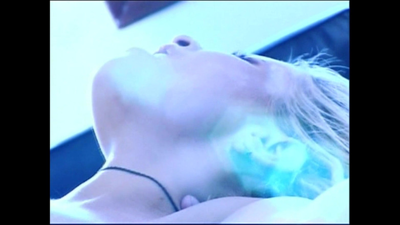 Hard Accademy: Une pute gourmande suce une énorme bite palpitante