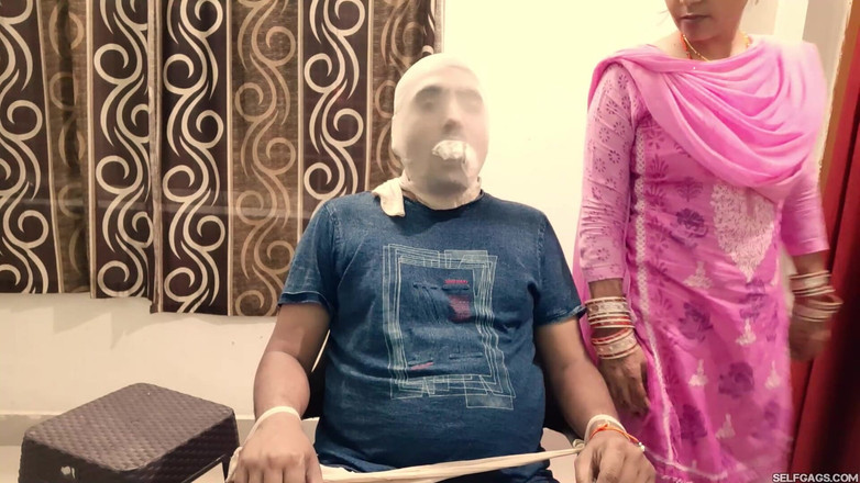 Selfgags femdom bondage: Humiliation de bondage avec des collants pour son mari bâillonné !