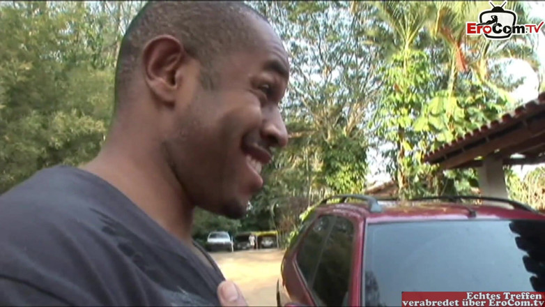 EroCom: Sexy ebony loves to fuck outdoor on her car
