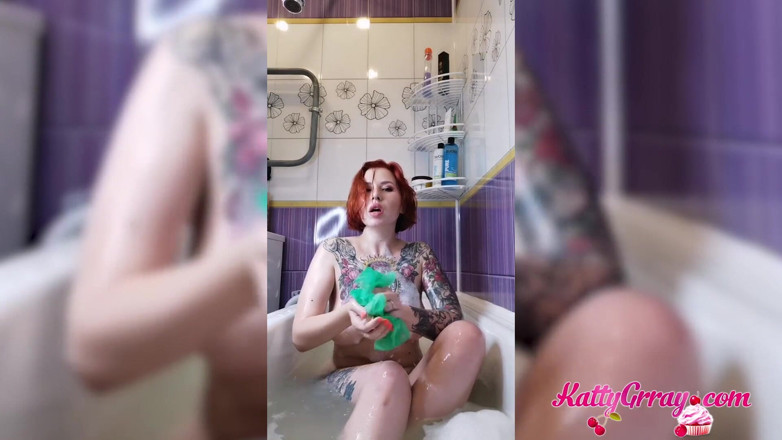 Katty Grray: Perfect redhead washes her sexy body and masturbate pussy vibrator
