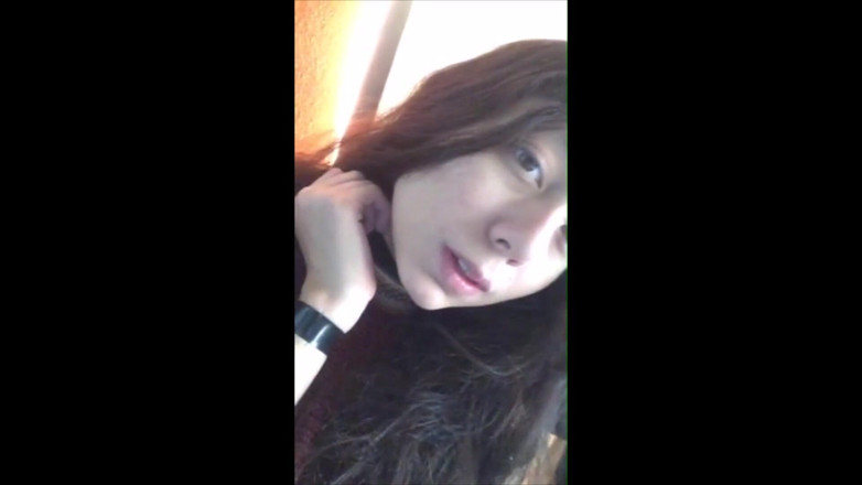 Adorable Teen: Mladá latina děvka ukazuje svou těsnou a horkou pannu a...