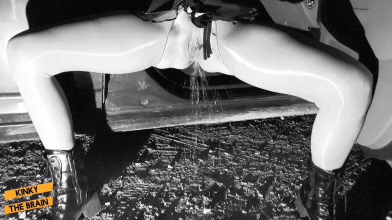 Kinky N the Brain: 拉过爸爸，我撒尿太糟糕了！