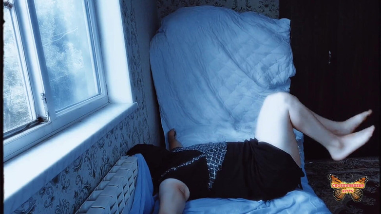 Kitty_Cross: Сумерек - вампир-транс играет у окна для привлечения людей ее красивым телом