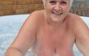 UK Joolz: Naked tub play