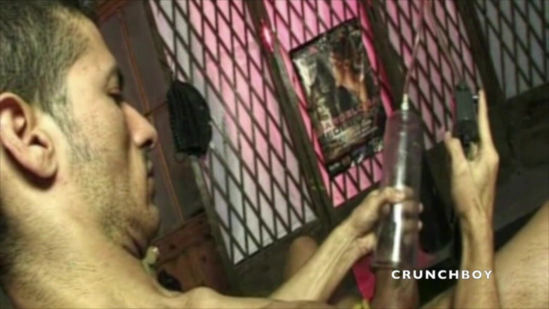 FETISH BDSM STUDIO: Extme geneukt door xxl dildo en zijn vriend tijdens het...