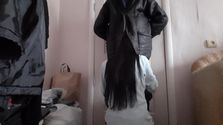 Lesbian-candys: 旦那さんがすでに玄関のドアを開け始めていたので、私はすぐに隣人の口に射精しました