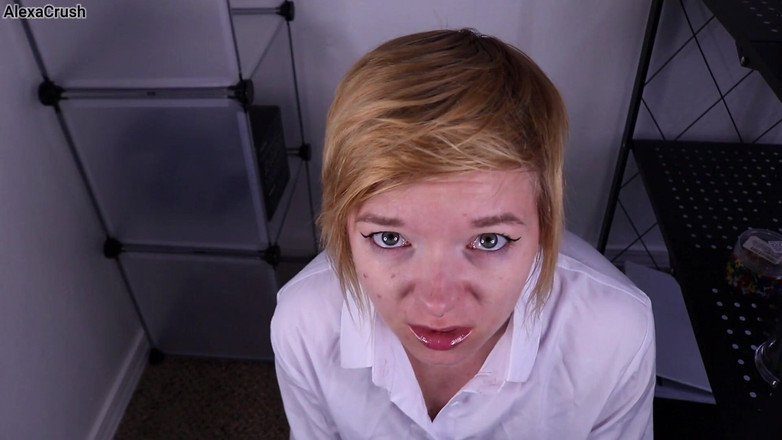 AlexaCrush: Спійманий у туалеті, відео від першої особи, мінет