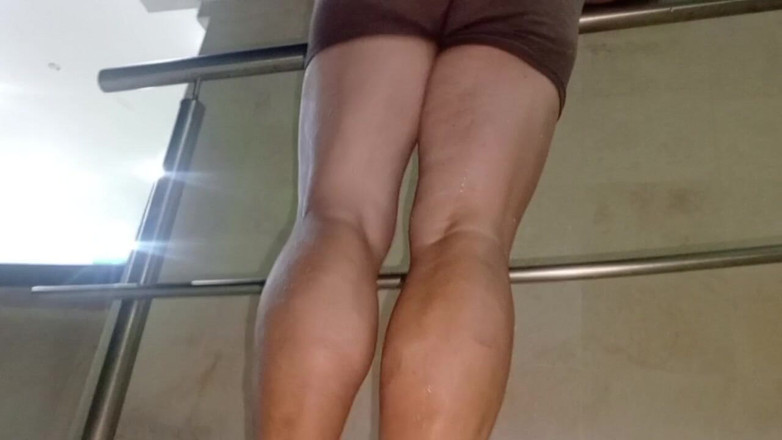 Milfta boohot: Fußfetisch, meine stiefmutter modelliert sie im hotelpool