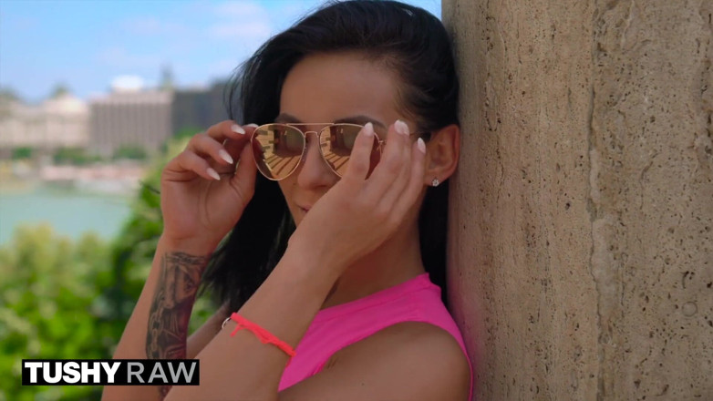 Tushyraw: TUSHYRAW - Lexi loves a deep anal pounding