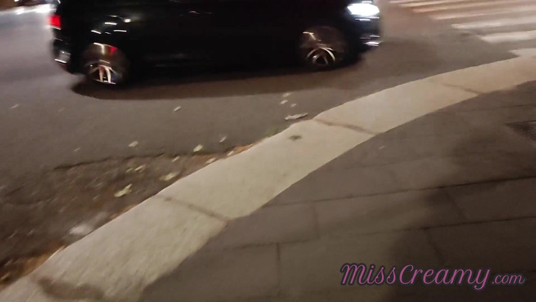 Miss Creamy: Seks di tempat umum - bu guru seksi ngocok kontolku dan...