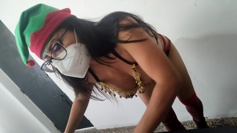 Martin13: Я порадувала свого чоловіка на Різдво. Він попросив мене відео, одягнене сексуально на Різдво, щоб подивитися відео на роботі