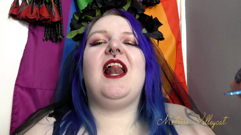 Mxtress Valleycat: Blow my nails