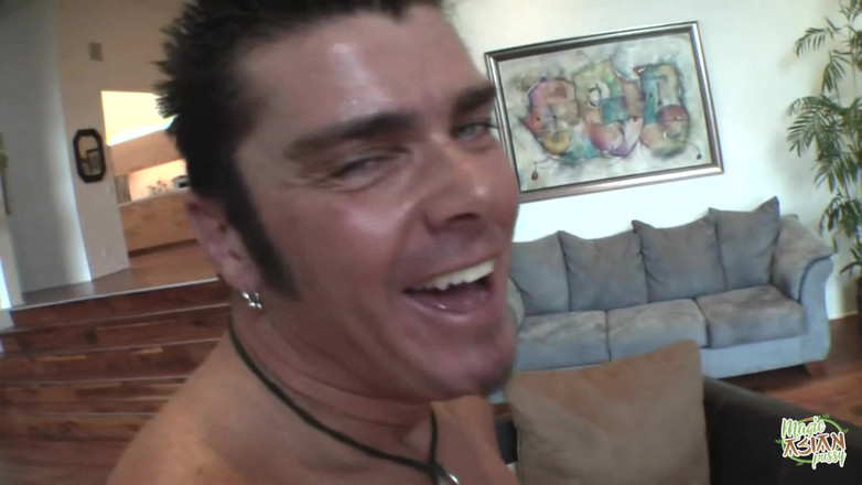 Magic Asian Pussy: Max mikita squirtet innerhalb von Sekunden, nachdem ihre asiatische fanny...