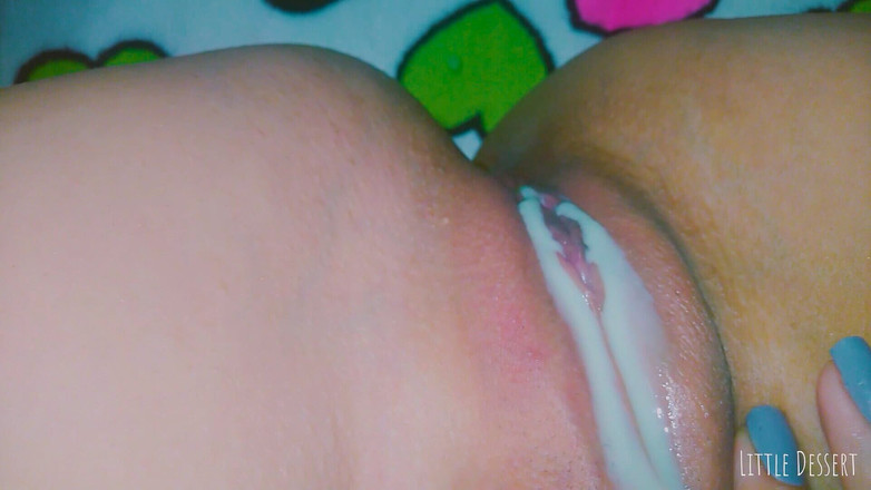 Little Dessert: छोटी मिठाई की गुलाबी चूत का स्वाद अंदर वीर्य के लिए बहुत मीठा होता है - भाग 2