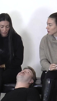 Olga et Natasa fument