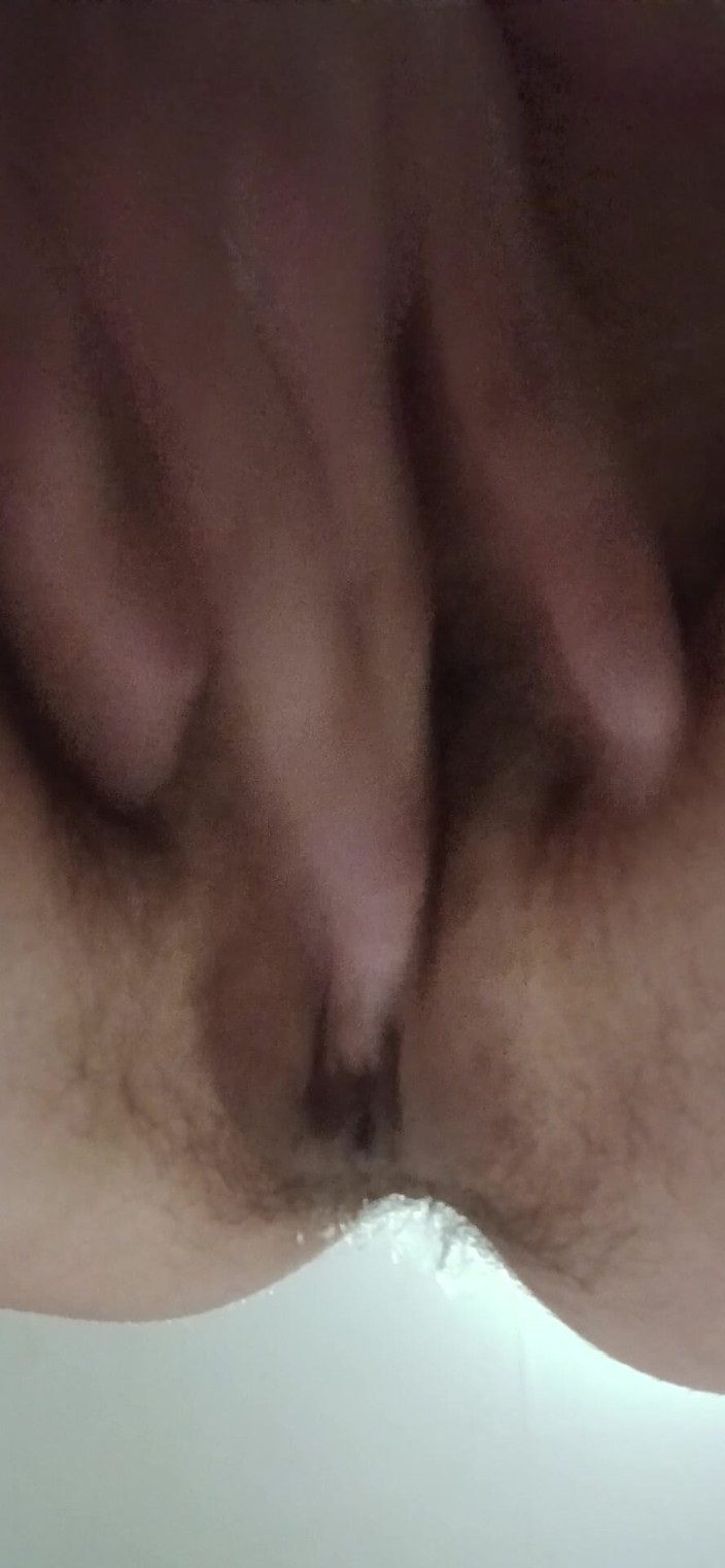 Lesbian-candys: La mia figa pelosa sta gocciolante di orgasmo