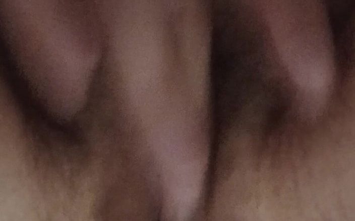 Lesbian-candys: Ma chatte poilue dégouline d’orgasme