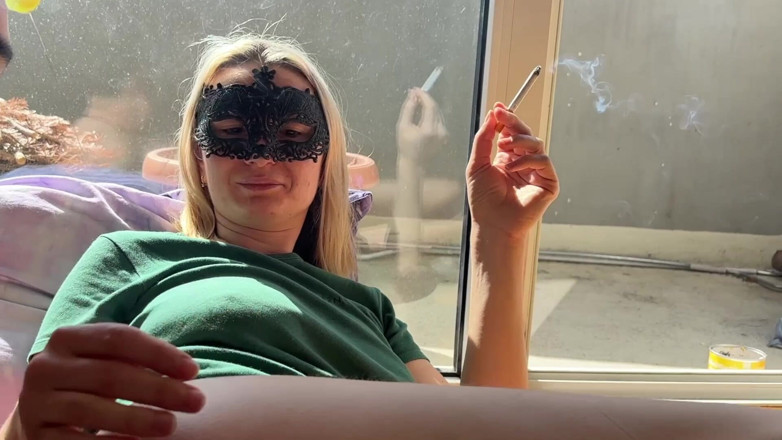 EvaGreyZ: Ho Scopato La Mia Sorellastra Fumante Con Un Preservativo!