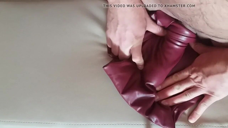 Naxy: Leatherthroat bulge