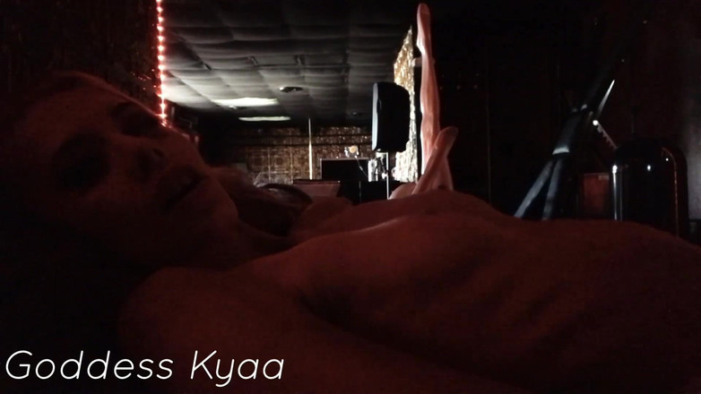 Kyaa Chimera: Мастурбация ворсом