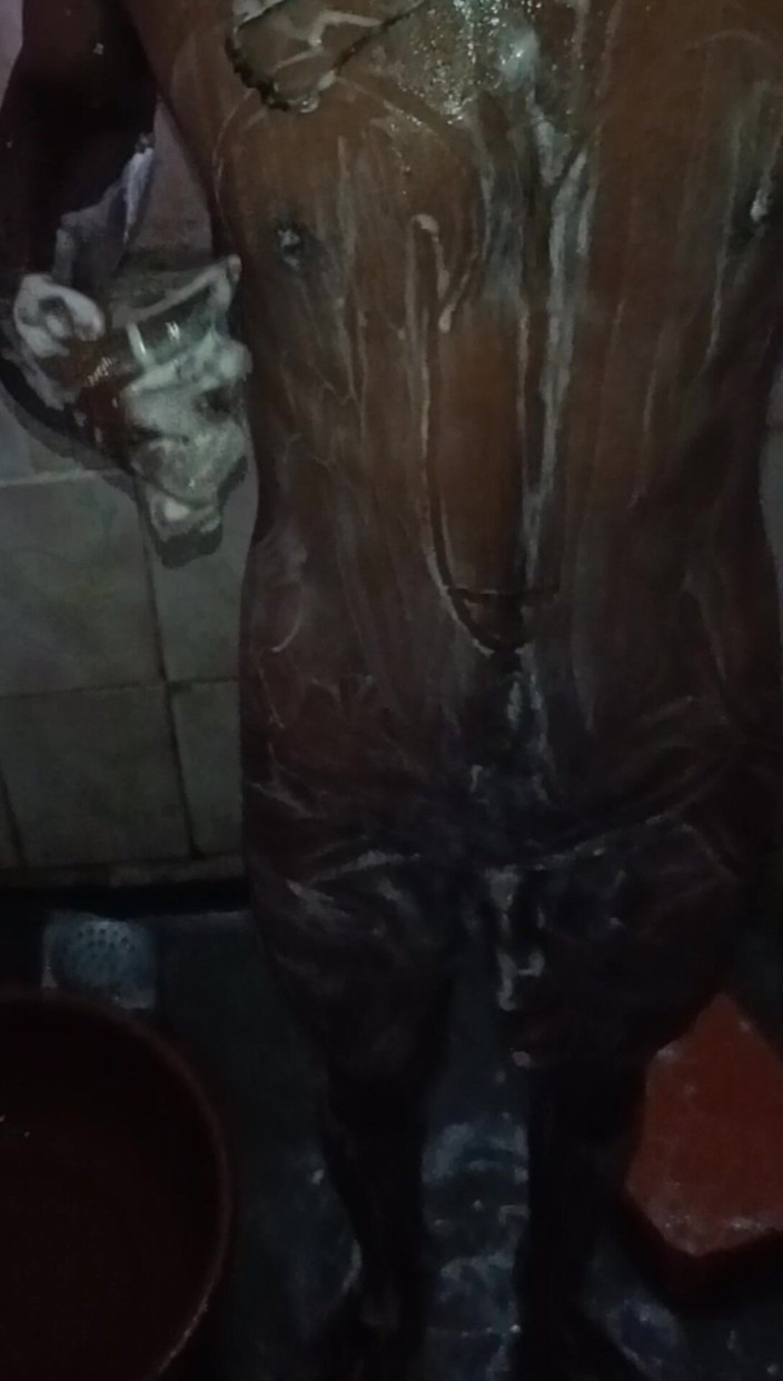 Arvind6355: Nikmati mandi di bilik mandi dengan air sejuk