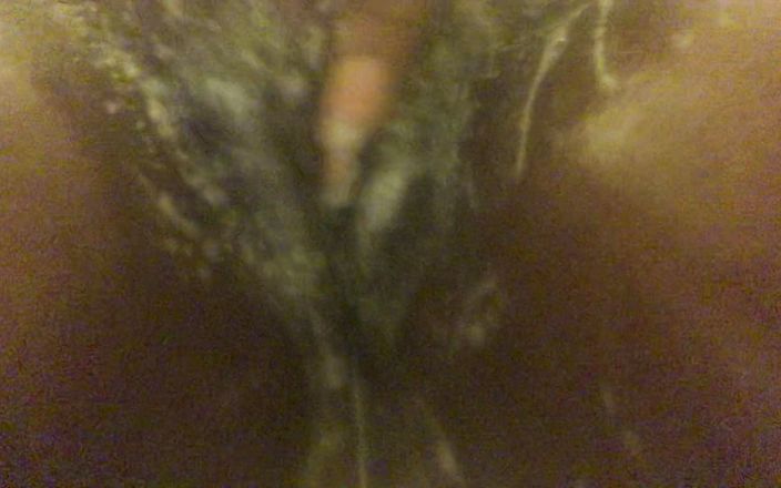 Vicious V: Scena di doccia bagnata! Gioco con dildo